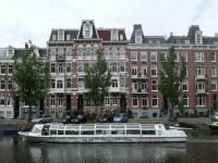 Amsterdam-Palazzo Tipico Olandese e Battello su Canale-Clicca x Ingrandirlo