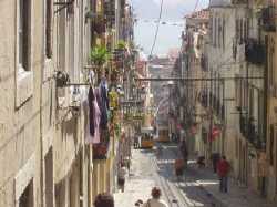 Lisbona - Bairro Alto - Funicolare che raggiunge il Bairro Alto  - Clicca x Ingrandirla